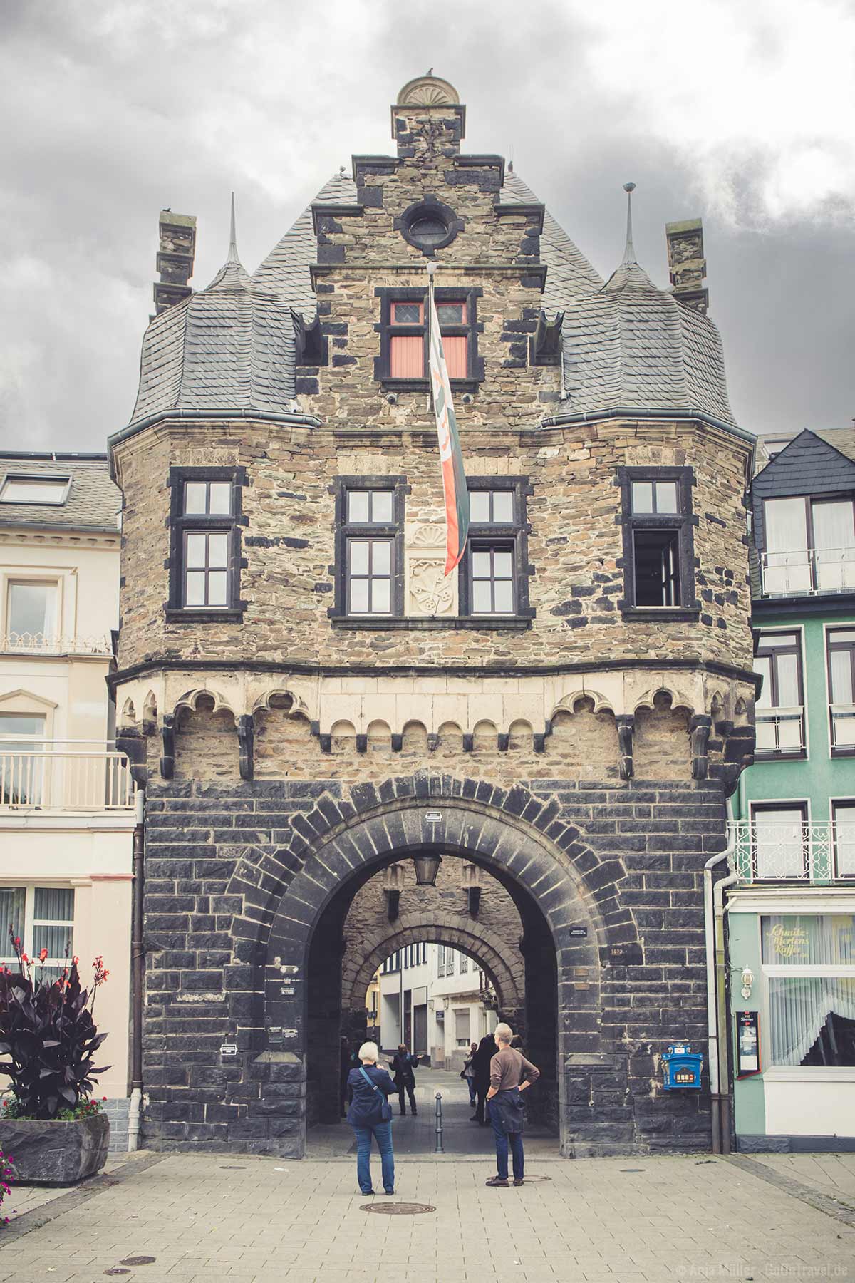 Rheintor (Kornpforte) mit dem blauen Briefkasten