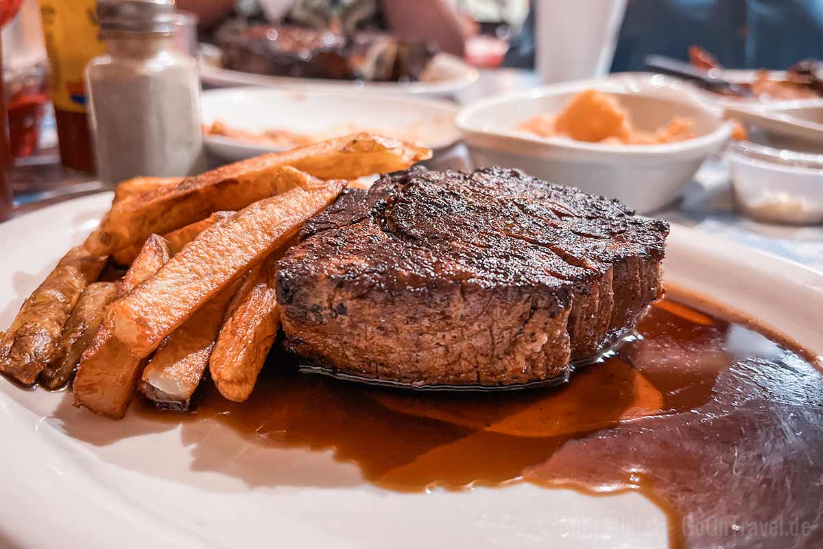 Steak mit hausgemachten French Fries