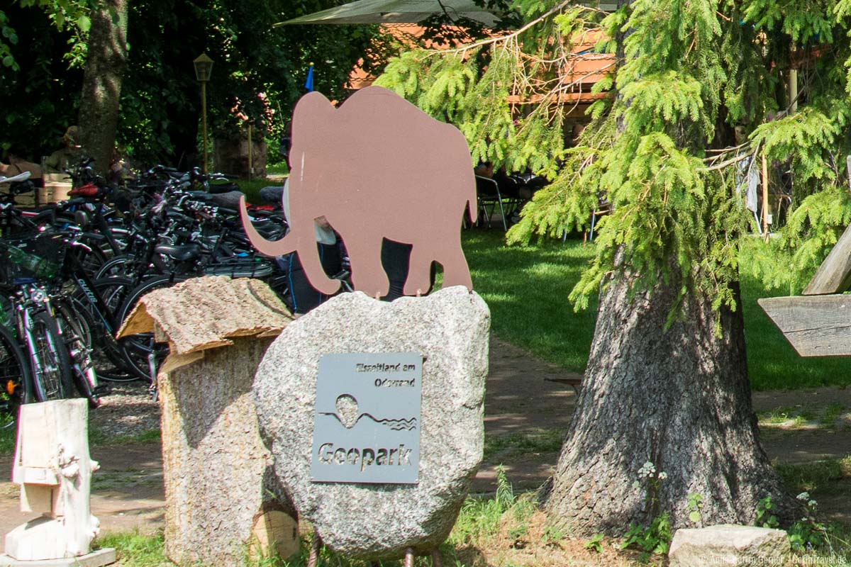 Georg, das Mammut in Marienwerder am Schleusengrafen