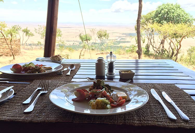 Traumhafter Blick auf die Masai Mara beim Essen