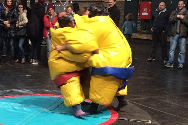 Auch Sumo-Ringen gehört auf einen japanischen Weihnachtsmark!