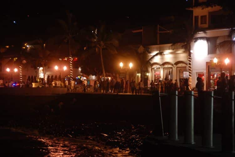 Nachtleben auf der Malecón von Puerto Vallarta