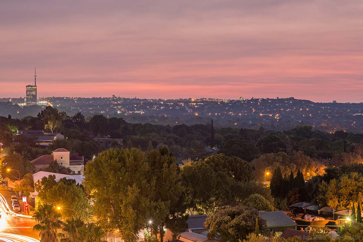 Johannesburg bei Nacht: Im Stadtteil Rosebank
