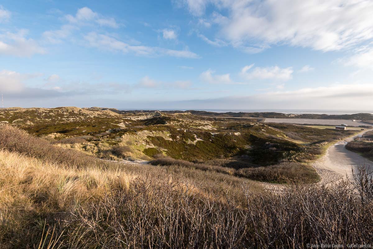 Blick über die Dünenlandschaft und das Watt am K4