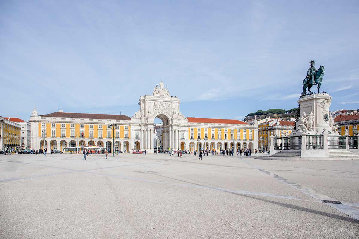 Der imposante Kommerzplatz in Lissabon