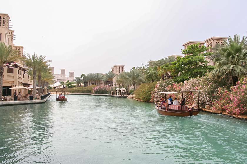 Mit dem Wassertaxi durch Madinat Jumeirah