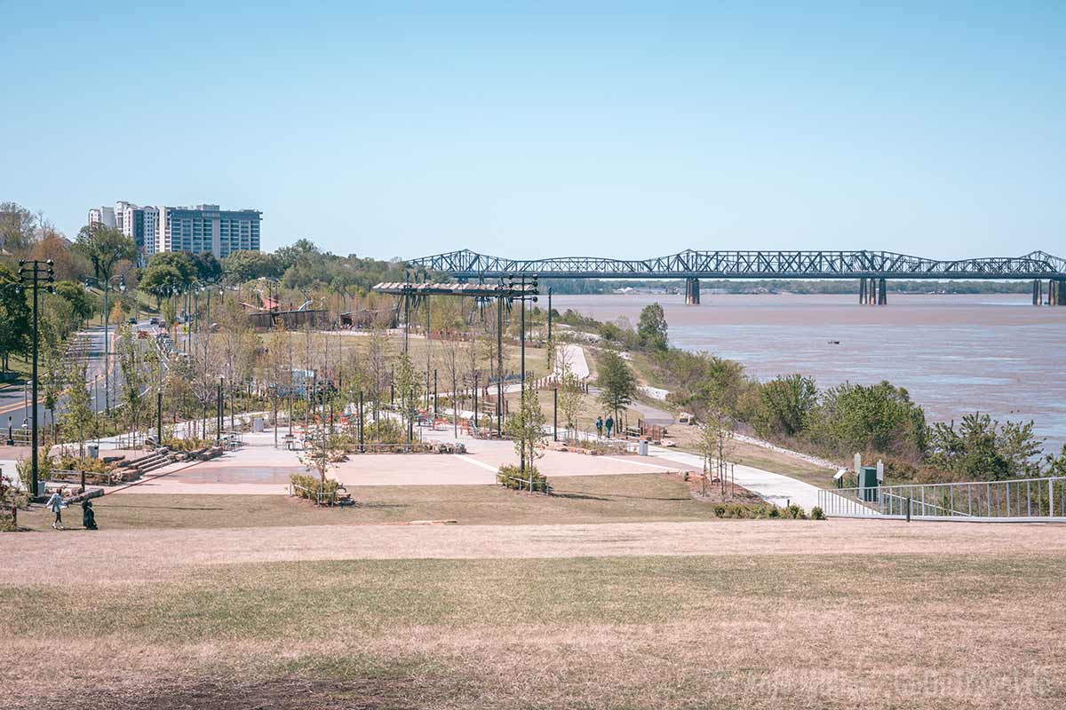 Der Tom Lee Park liegt direkt am Mississippi River