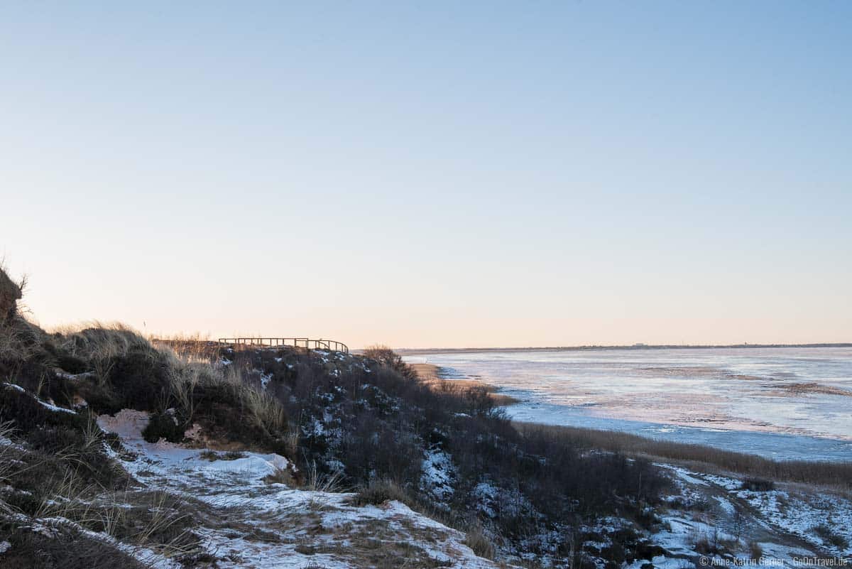 Aussichtsplattform Morsum Kliff zum Sonnenuntergang im Winter