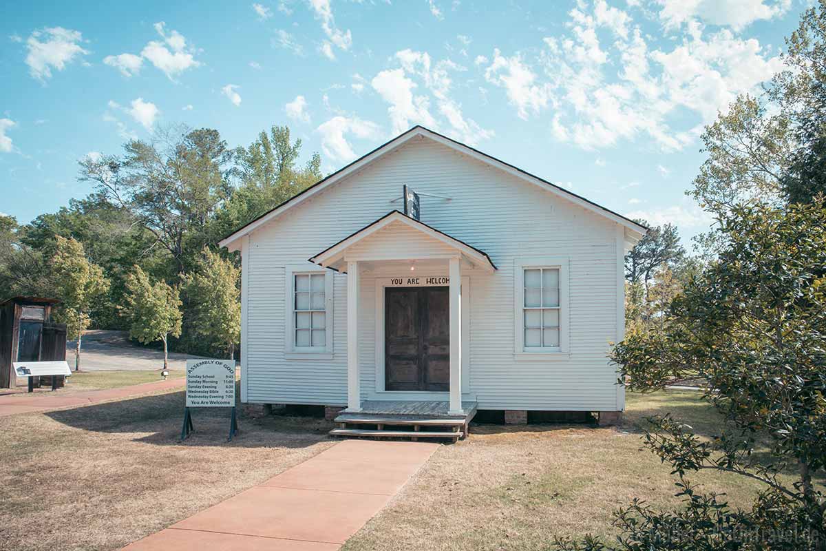 Ein Nachbau der Assembly of God Church