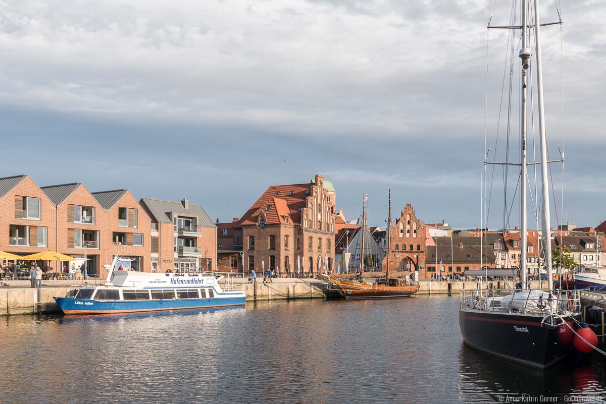 Hafenrundfahrten starten am alten Hafen von Wismar