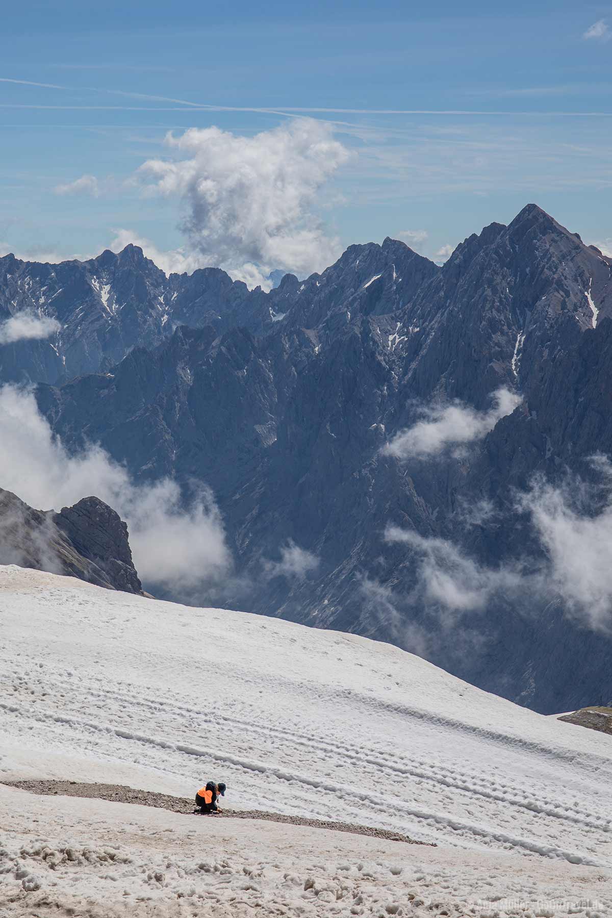 Auch im Sommer liegt auf der Zuspitze Schnee